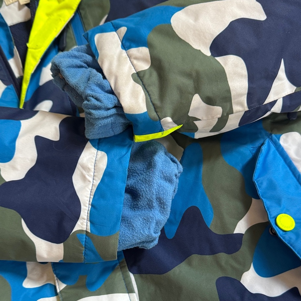 Boden waterproof Hooded Jacket - Picture 6 of 11